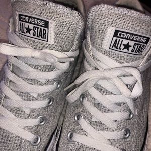 Lightly used women’s converse sneakers